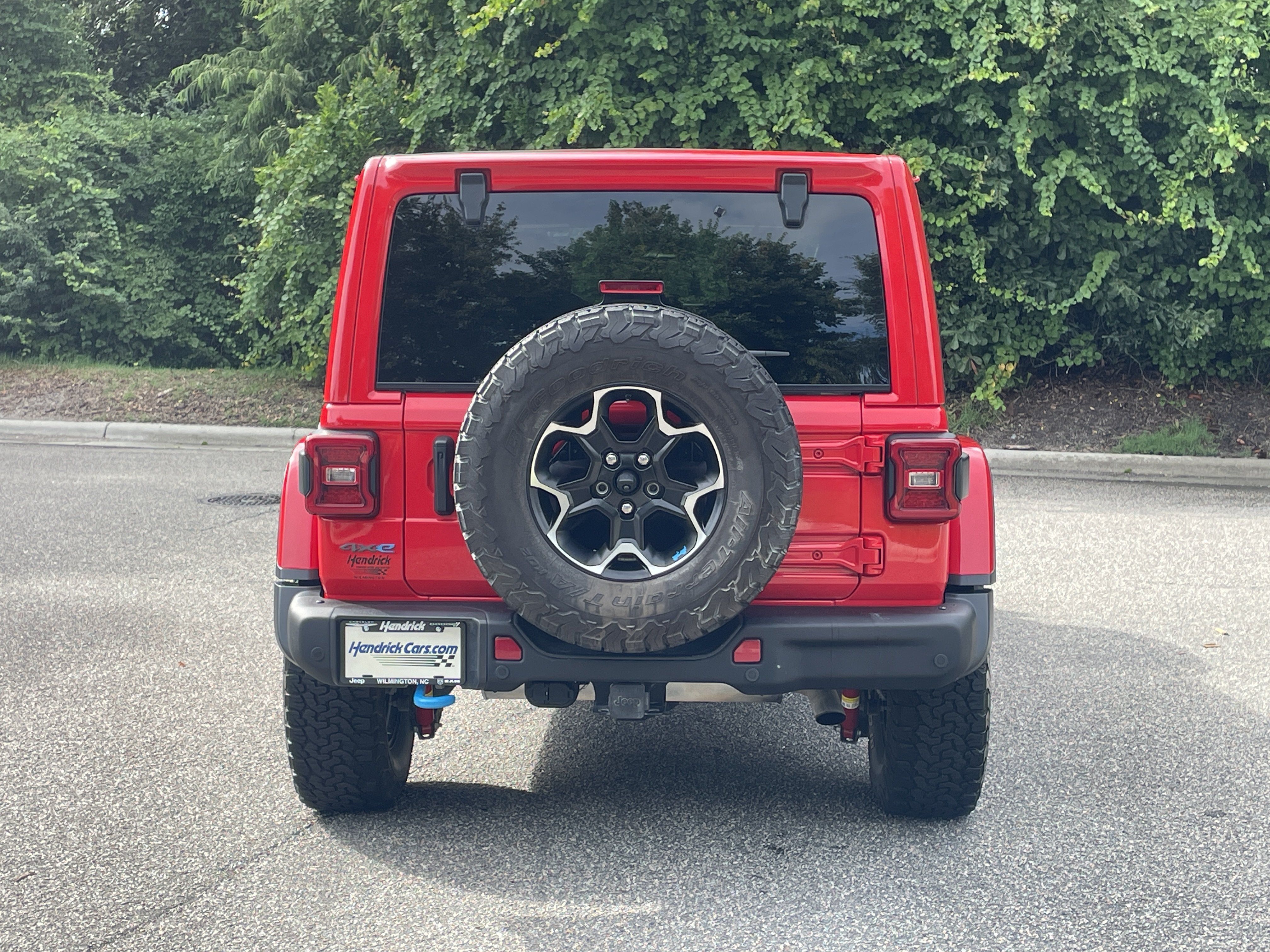 Used 2022 Jeep Wrangler Unlimited Rubicon 4xe w/ Steel Bumper Group AWD/4WD image 8