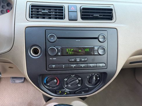 Used 2007 Ford Focus SE FWD image 15
