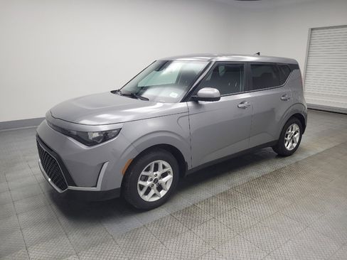 Used 2023 Kia Soul LX w/ LX Technology Package image 2