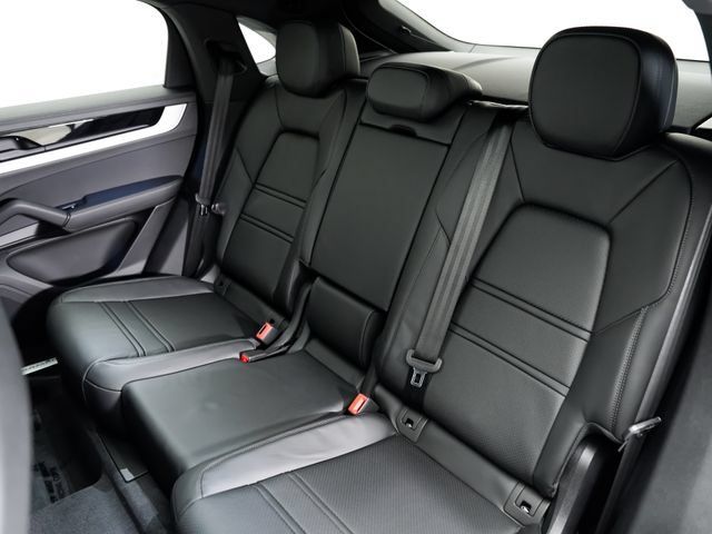 Certified 2026 Porsche Cayenne Coupe AWD/4WD image 22