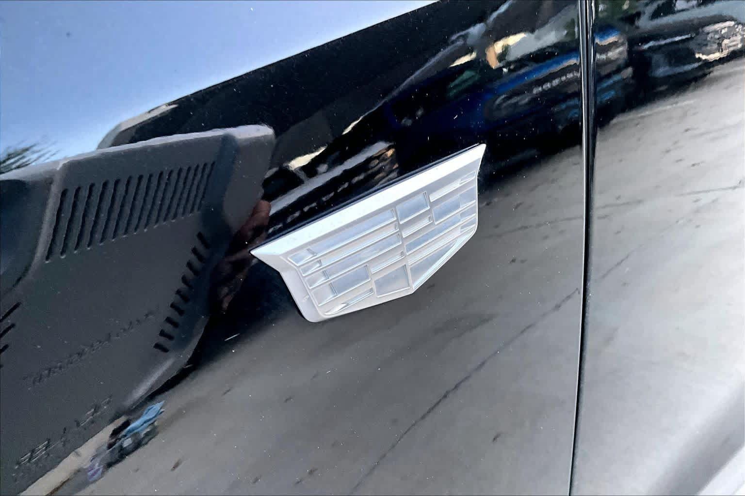 Used 2020 Cadillac XT4 Premium Luxury w/ Cold Weather Package FWD image 14