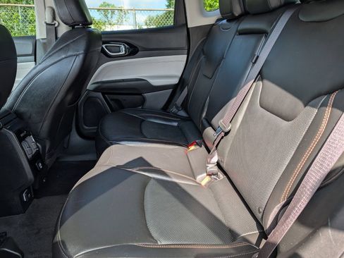 Used 2022 Jeep Compass Limited AWD/4WD image 18
