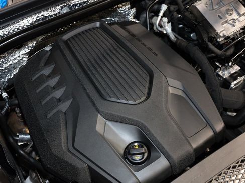 Used 2023 Porsche Macan image 65