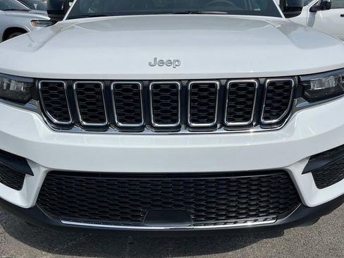 New 2026 Jeep Grand Cherokee Laredo AWD/4WD image 11