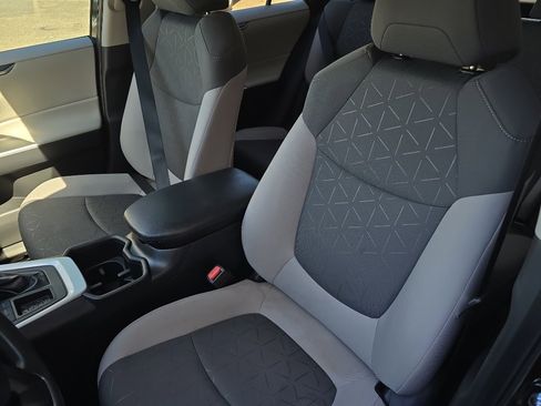 Used 2025 Toyota RAV4 XLE w/ Convenience Package image 24