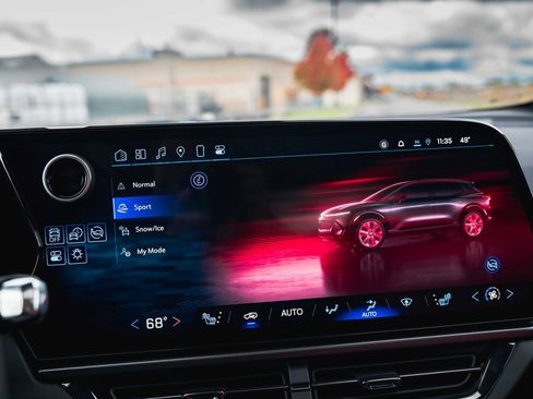 New 2025 Chevrolet Equinox EV RS image 24