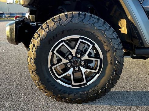 Used 2025 Jeep Wrangler Unlimited Rubicon w/ Technology Group image 5