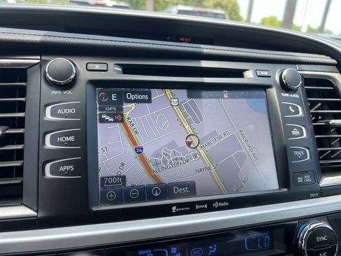 Used 2017 Toyota Highlander XLE AWD/4WD image 24