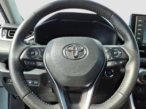 Used 2022 Toyota RAV4 XLE Premium image 26