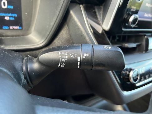 Used 2021 Toyota Corolla LE FWD image 21