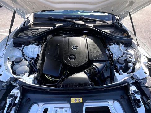 Used 2025 Mercedes-Benz GLC 300 4MATIC image 31