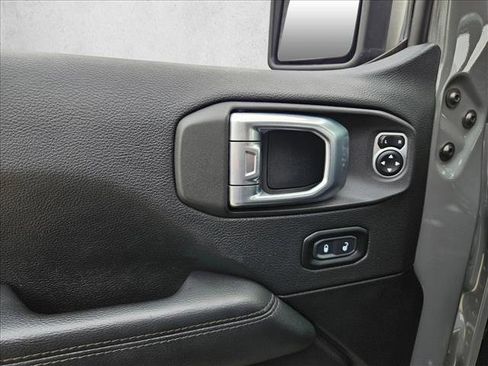 Used 2020 Jeep Wrangler Unlimited Sahara image 9