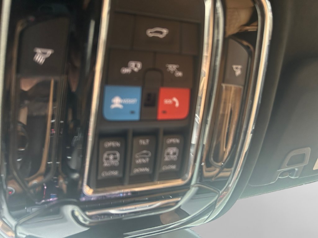 Used 2024 Jeep Grand Cherokee Summit AWD/4WD image 26