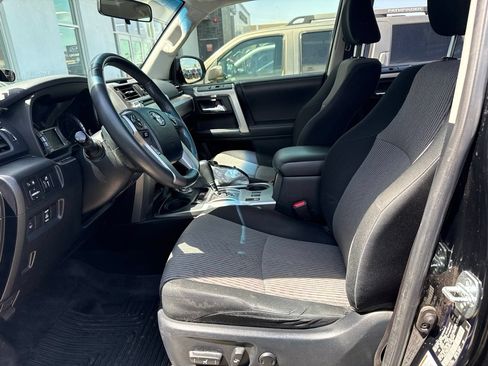 Used 2019 Toyota 4Runner SR5 AWD/4WD image 3