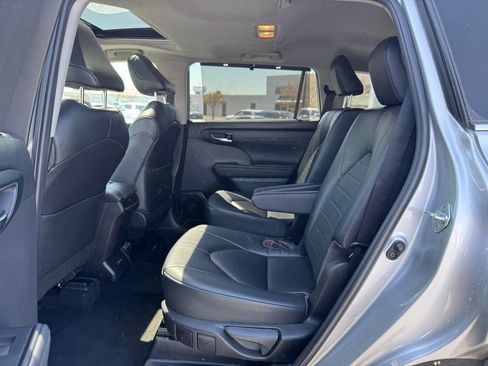 Used 2023 Toyota Highlander XLE image 15