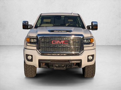 Used 2019 GMC Sierra 2500 Denali w/ Duramax Plus Package image 2