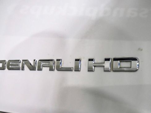 Used 2018 GMC Sierra 2500 Denali w/ Suspension Package, Off-Road AWD/4WD image 43