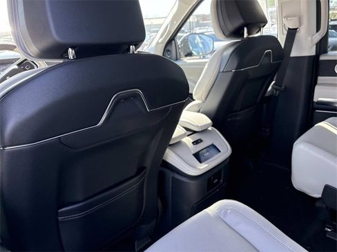 New 2025 Lincoln Navigator Reserve image 17