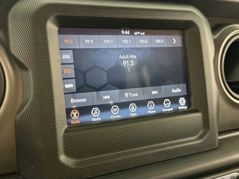 Used 2023 Jeep Gladiator Sport image 14