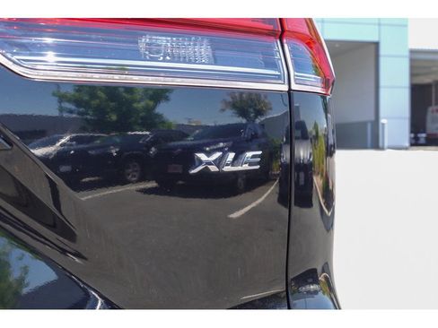 Certified 2023 Toyota Corolla Cross XLE FWD image 8