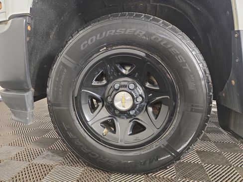 Used 2018 Chevrolet Silverado 1500 W/T AWD/4WD image 30