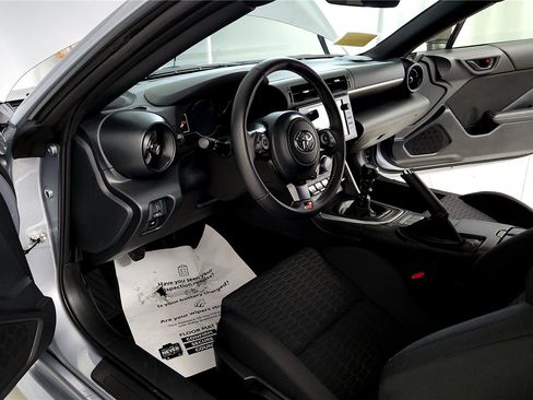 Certified 2025 Toyota GR86 w/ ALL Weather Mat Package (TMS) image 15