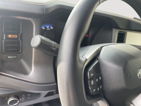 Used 2024 Ford Bronco Badlands image 11