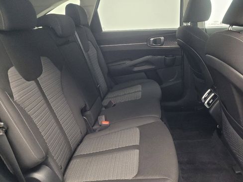 Used 2022 Kia Sorento LX image 19