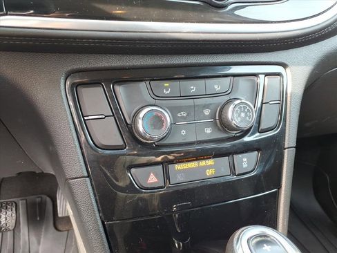 Used 2022 Buick Encore Preferred image 24