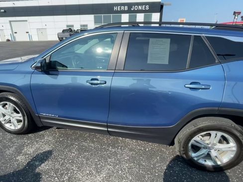 Used 2024 GMC Terrain SLE w/ Driver Convenience Package FWD image 7