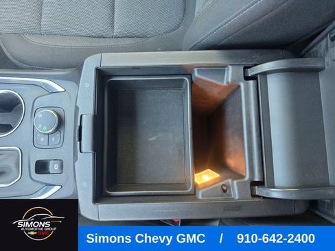 Used 2023 Chevrolet Traverse LT w/ Rear Camera Mirror Package AWD/4WD image 29