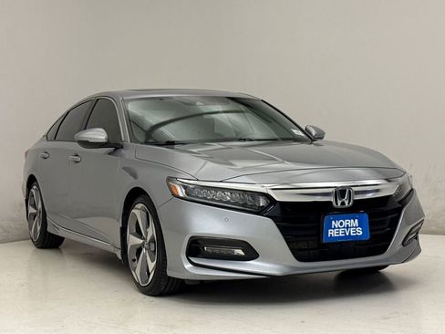 Used 2018 Honda Accord Touring image 4