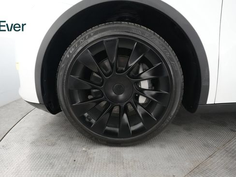 Used 2023 Tesla Model Y Long Range AWD/4WD image 19