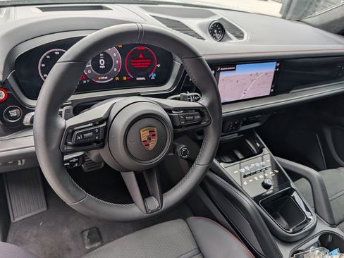 Used 2025 Porsche Cayenne GTS image 4
