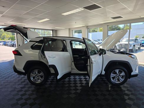 Used 2025 Toyota RAV4 XLE AWD/4WD image 17