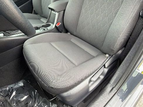 Used 2025 Toyota Corolla LE FWD image 19