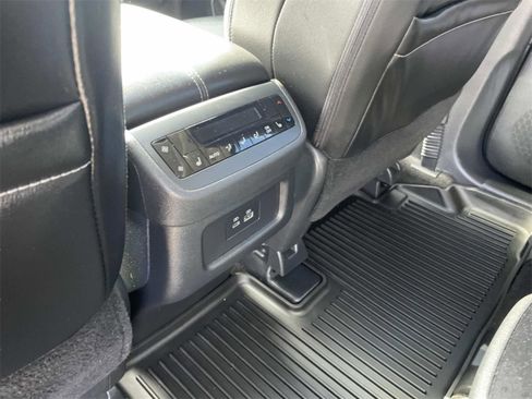 Used 2024 Nissan Pathfinder SL w/ SL Premium Package image 9