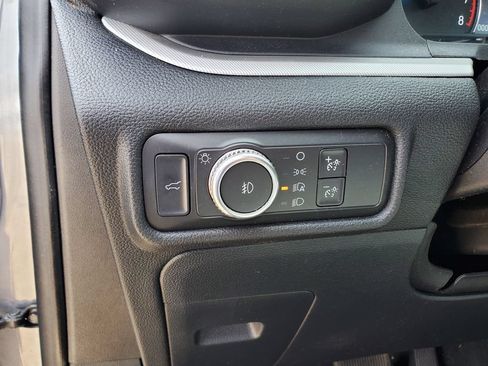 Used 2021 Ford Explorer XLT w/ Equipment Group 202A AWD/4WD image 19