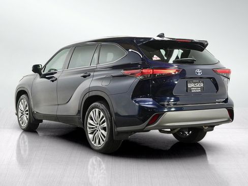 Used 2024 Toyota Highlander Platinum AWD/4WD image 3