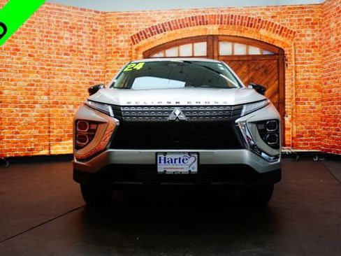 Used 2024 Mitsubishi Eclipse Cross LE AWD/4WD image 2