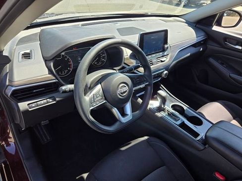 Used 2024 Nissan Altima 2.5 SV image 9