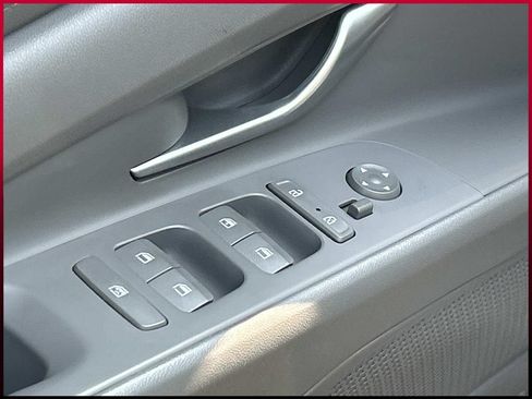Used 2023 Hyundai Elantra SE FWD image 16