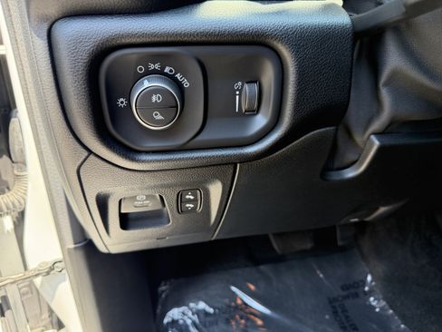 Used 2022 RAM 1500 Big Horn w/ Night Edition AWD/4WD image 12