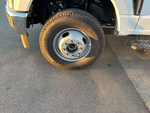 New 2025 Ford F350 XL w/ XL Chrome Package image 27