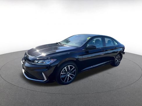 Used 2025 Volkswagen Jetta SE image 9