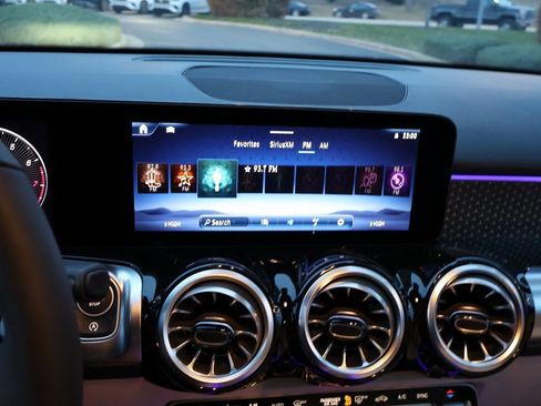 New 2025 Mercedes-Benz GLB 250 4MATIC image 22