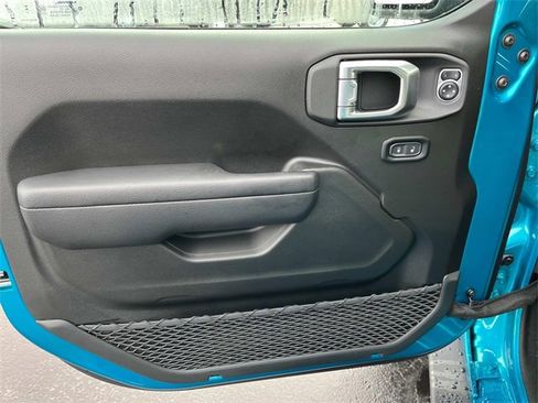 New 2024 Jeep Wrangler Unlimited Rubicon w/ Technology Group image 24