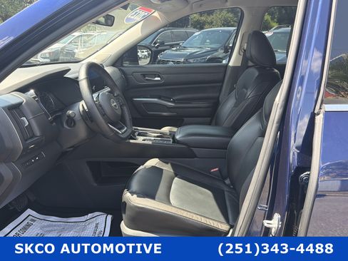 Used 2023 Nissan Pathfinder SL w/ SL Premium Package FWD image 11