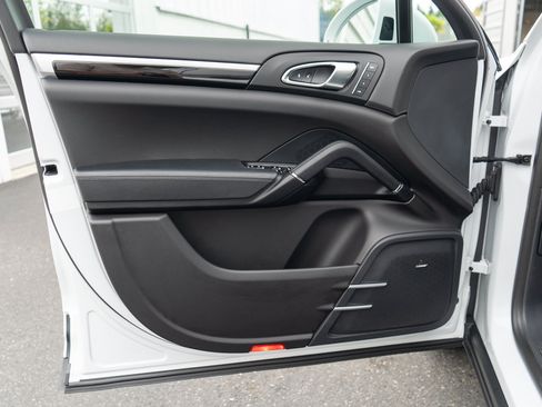 Used 2018 Porsche Cayenne S AWD/4WD image 10