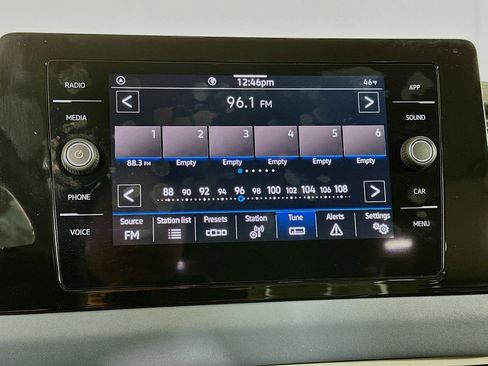 Used 2025 Volkswagen Jetta SE image 21